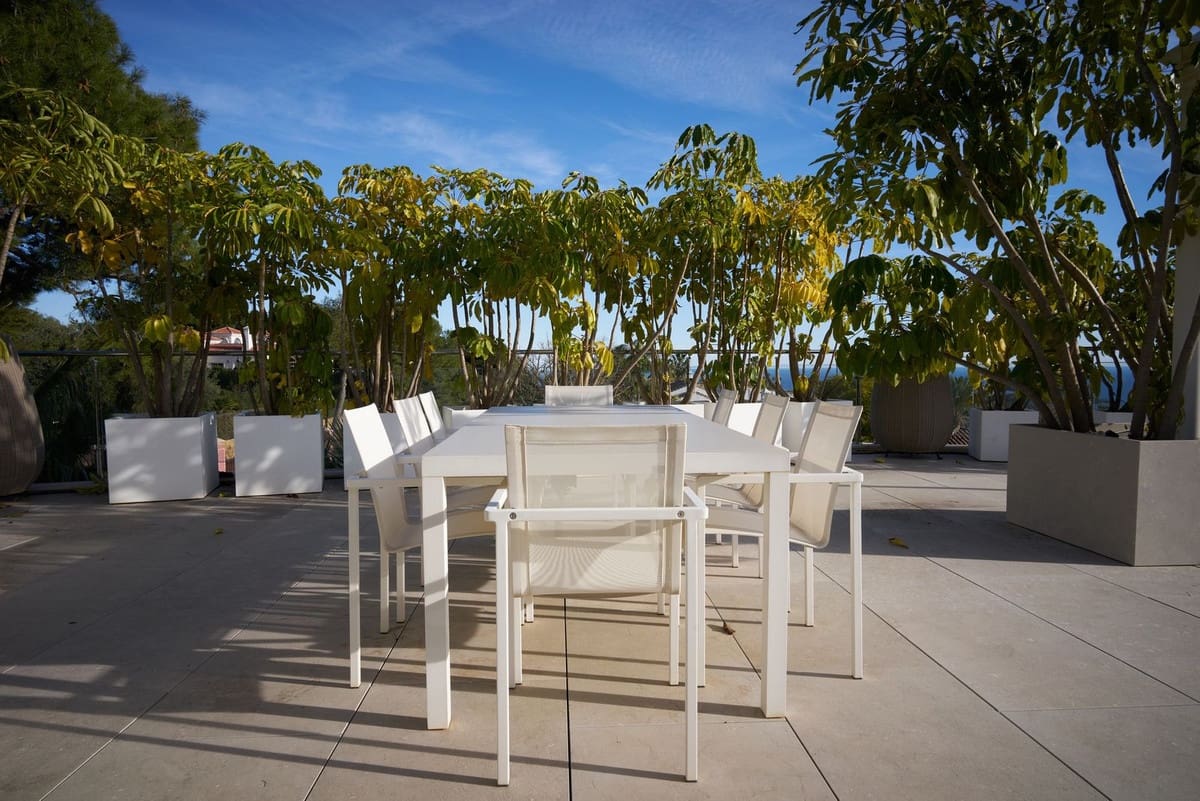 4 bedroom Semi-detached Villa for sale in Marbella with pool garage - € 3,950,000 (Ref: 9628080)