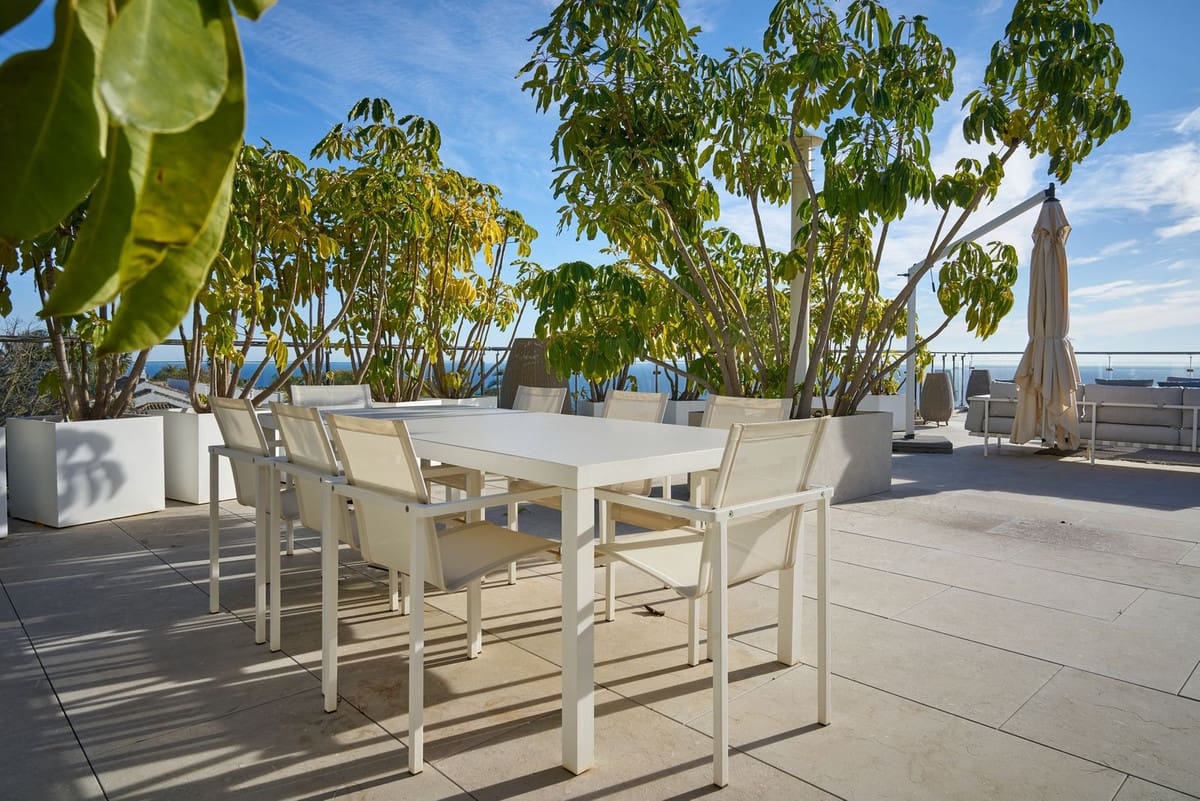 4 bedroom Semi-detached Villa for sale in Marbella with pool garage - € 3,950,000 (Ref: 9628080)