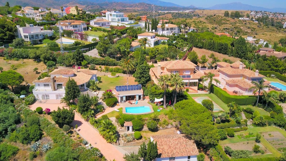 5 sypialnia Willa na sprzedaż w Estepona z basenem garażem - 2 400 000 € (Ref: 9628081)