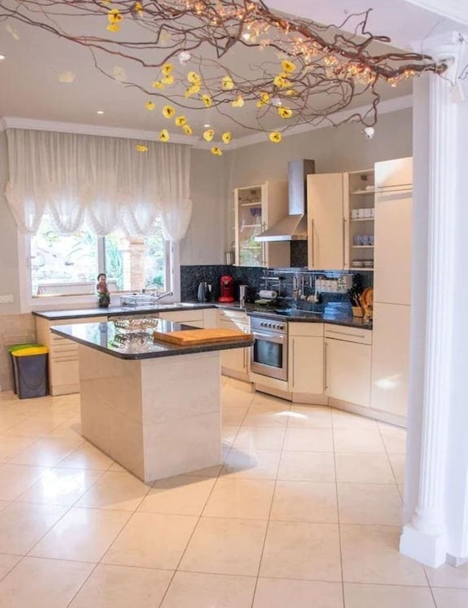 6 slaapkamer Villa te koop in Marbella met zwembad garage - € 2.290.000 (Ref: 9628082)