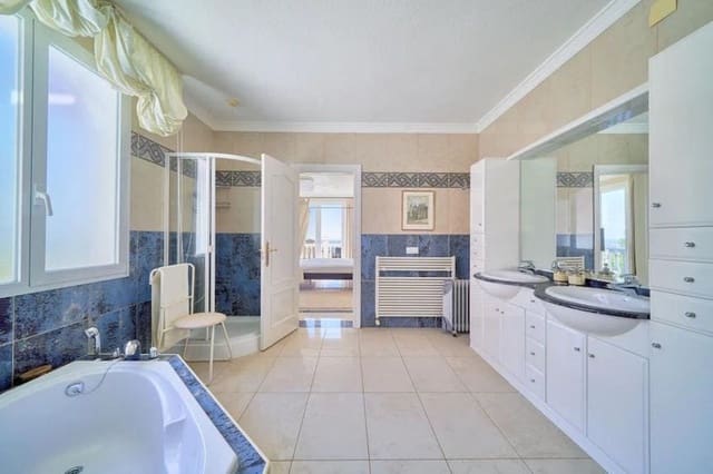 6 chambre Villa/Maison à vendre à Hacienda Las Chapas, Marbella avec piscine garage - 2 290 000 € (Ref: 9628082)