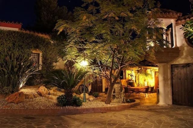 6 chambre Villa/Maison à vendre à Hacienda Las Chapas, Marbella avec piscine garage - 2 290 000 € (Ref: 9628082)