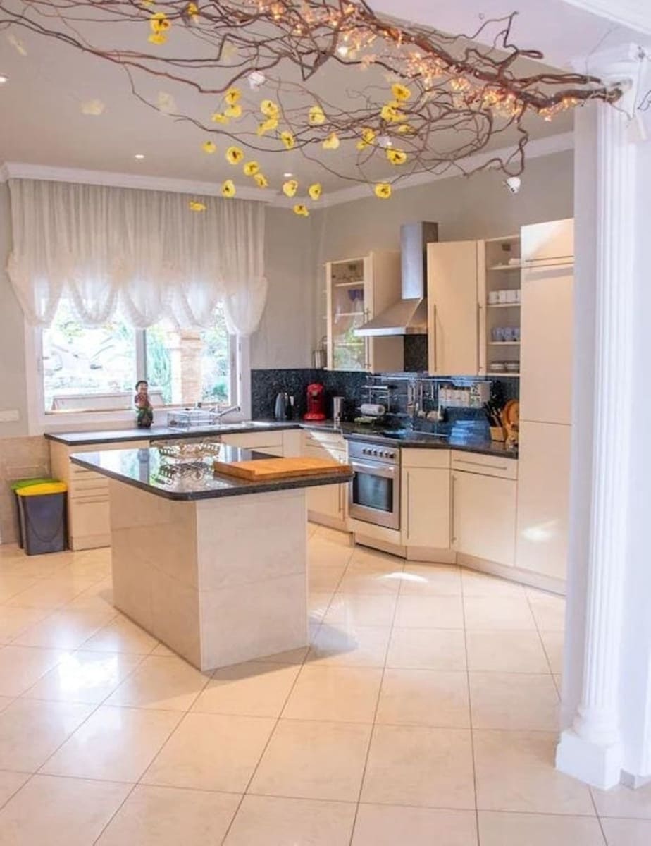 6 slaapkamer Villa te koop in Marbella met zwembad garage - € 2.290.000 (Ref: 9628082)