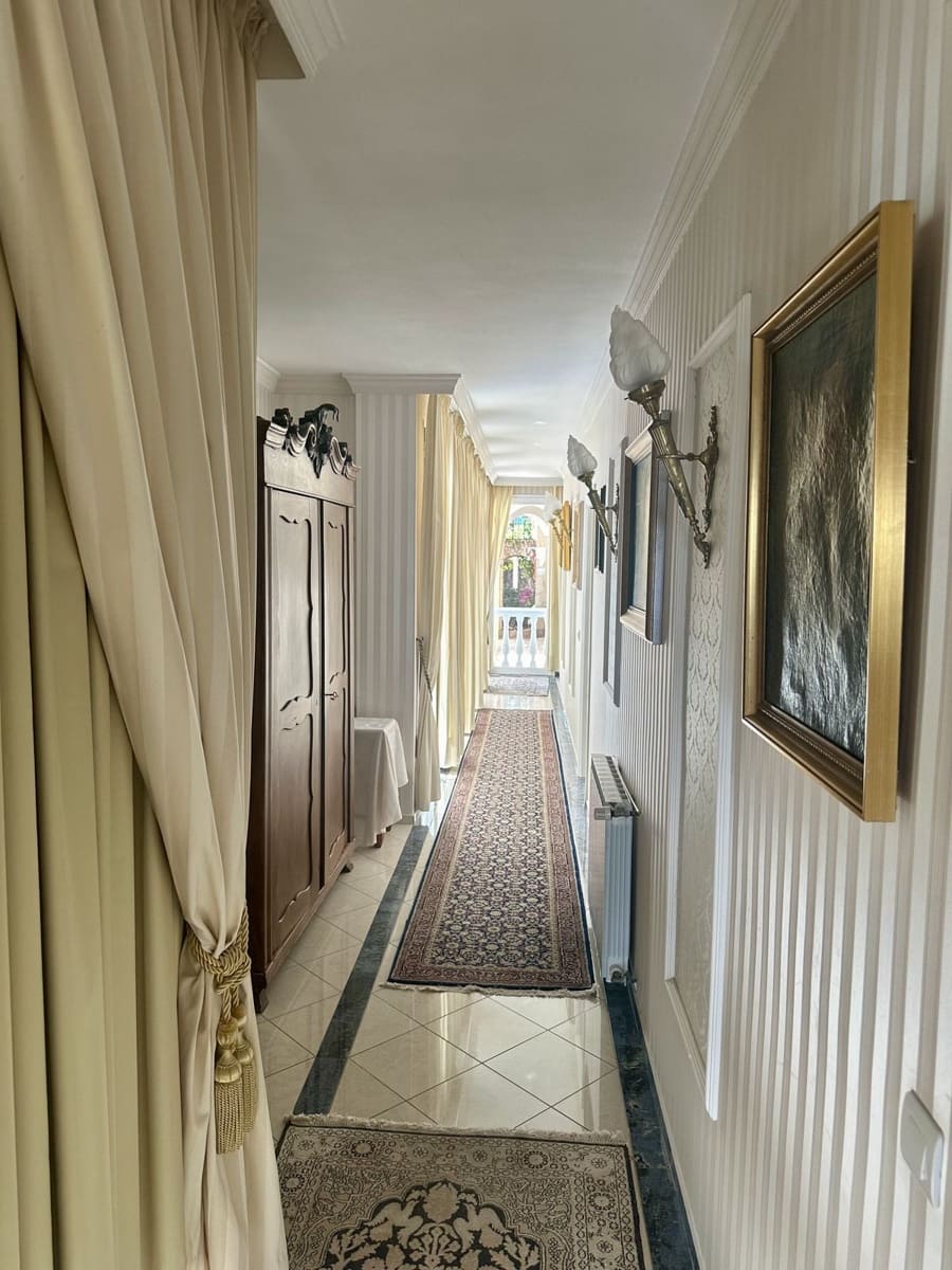 6 slaapkamer Villa te koop in Marbella met zwembad garage - € 2.290.000 (Ref: 9628082)