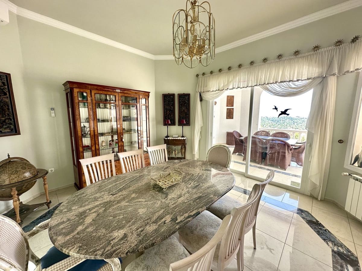 6 slaapkamer Villa te koop in Marbella met zwembad garage - € 2.290.000 (Ref: 9628082)