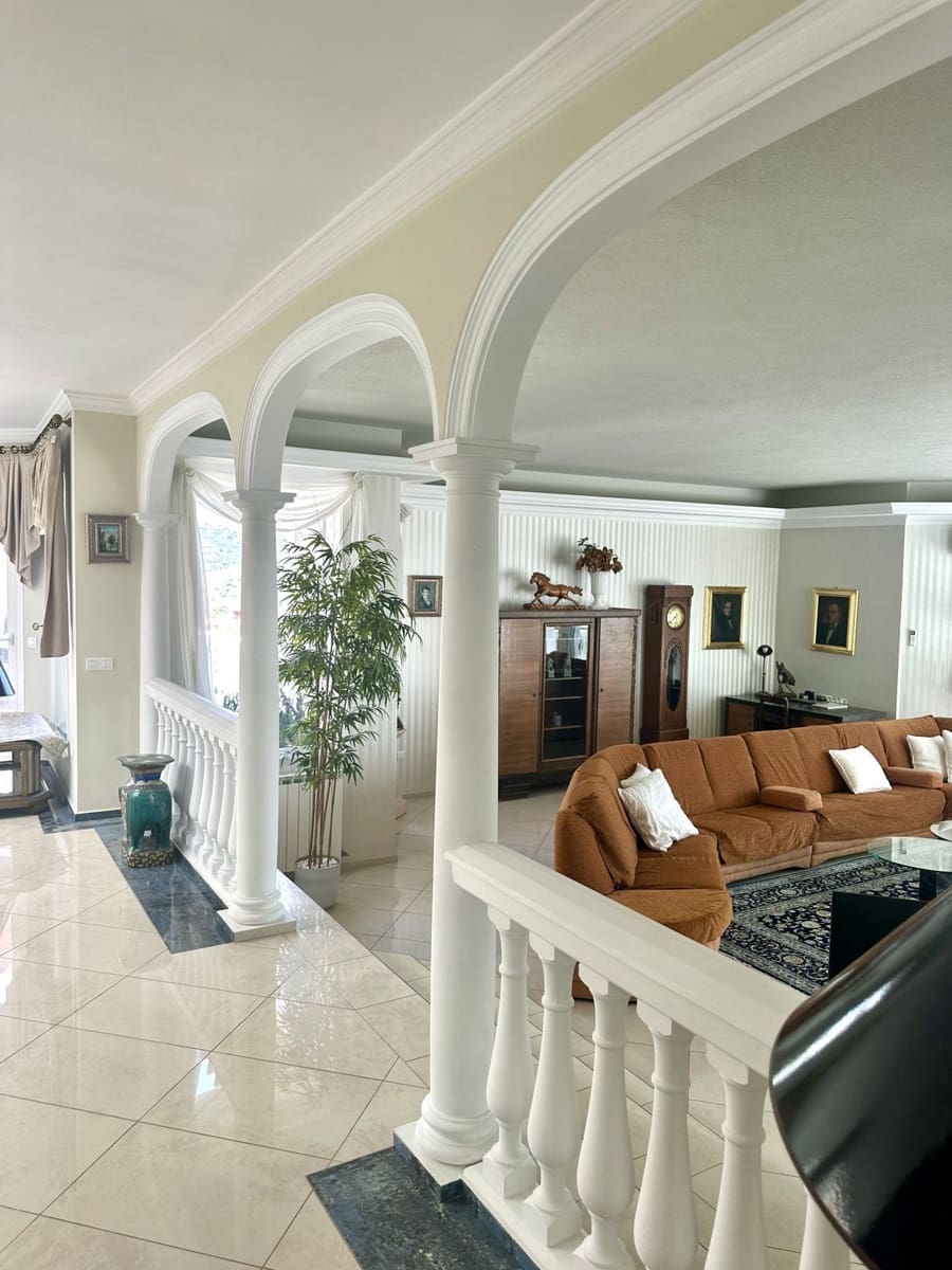 6 slaapkamer Villa te koop in Marbella met zwembad garage - € 2.290.000 (Ref: 9628082)