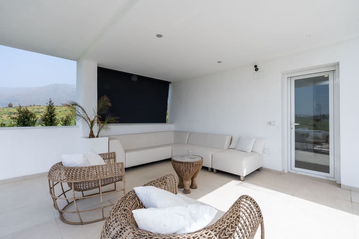 3 slaapkamer Villa te koop in Estepona met zwembad garage - € 2.200.000 (Ref: 9628083)