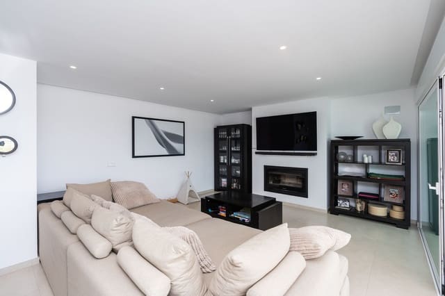 3 slaapkamer Villa te koop in Seghers, Estepona met zwembad garage - € 2.200.000 (Ref: 9628083)