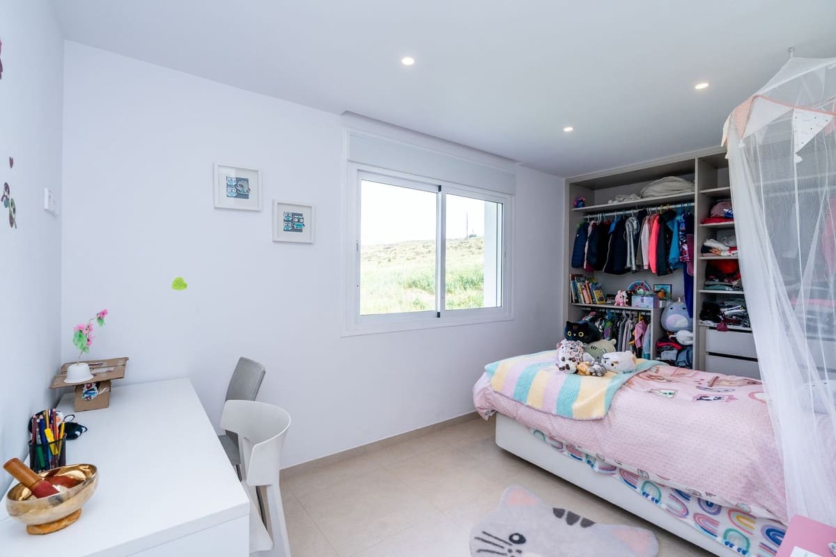 3 slaapkamer Villa te koop in Estepona met zwembad garage - € 2.200.000 (Ref: 9628083)