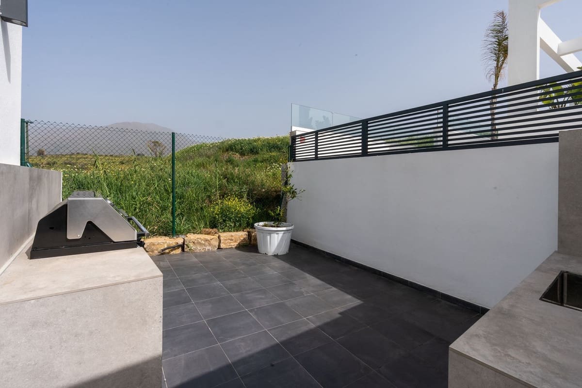 3 slaapkamer Villa te koop in Estepona met zwembad garage - € 2.200.000 (Ref: 9628083)