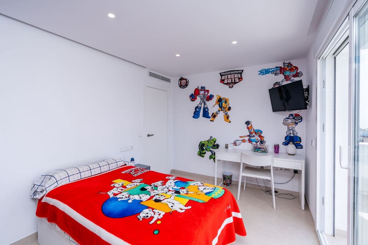 3 slaapkamer Villa te koop in Estepona met zwembad garage - € 2.200.000 (Ref: 9628083)