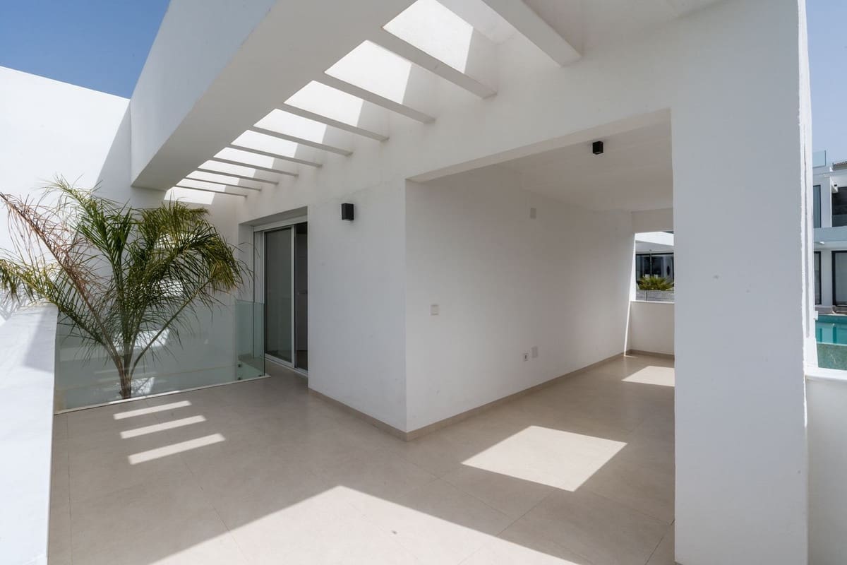 3 slaapkamer Villa te koop in Estepona met zwembad garage - € 2.200.000 (Ref: 9628083)