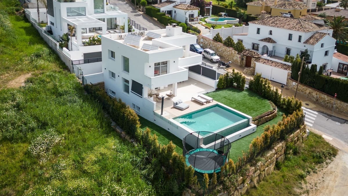 3 slaapkamer Villa te koop in Estepona met zwembad garage - € 2.200.000 (Ref: 9628083)