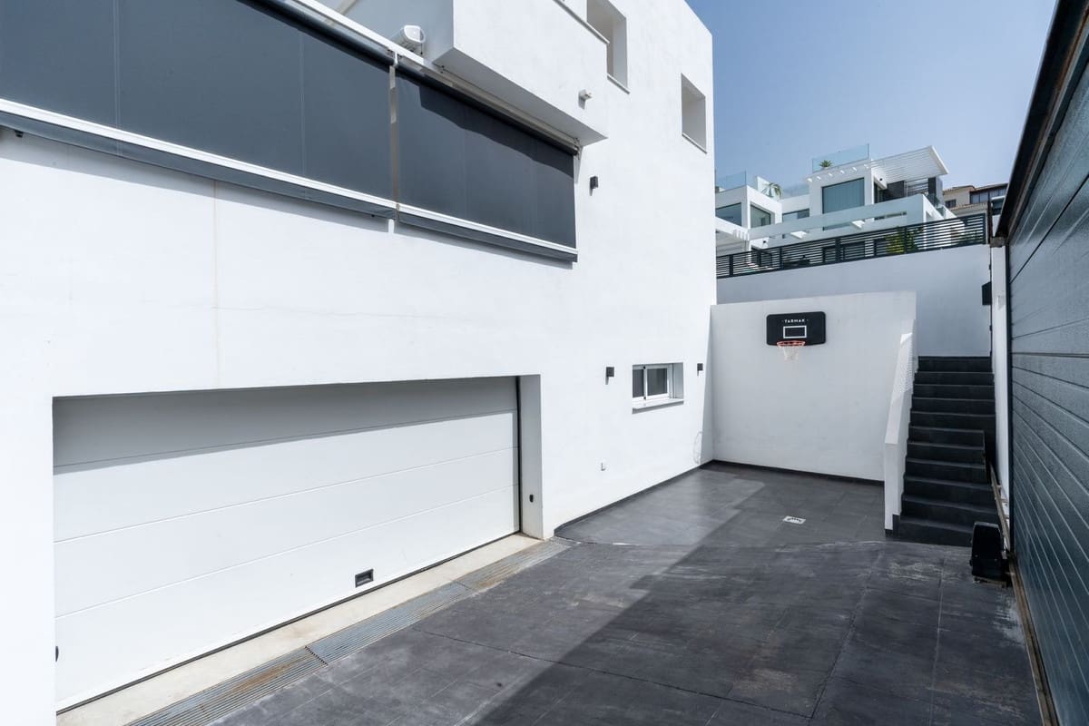 3 sypialnia Willa na sprzedaż w Estepona z basenem garażem - 2 200 000 € (Ref: 9628083)