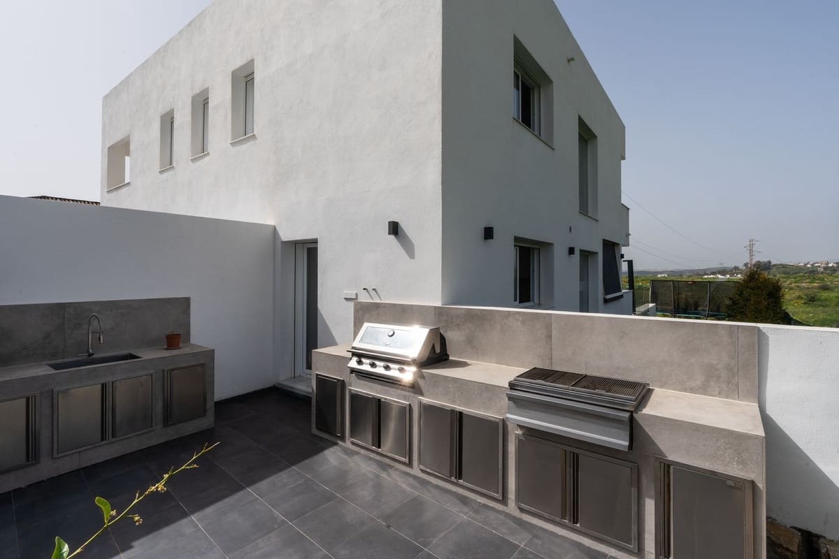 3 sypialnia Willa na sprzedaż w Estepona z basenem garażem - 2 200 000 € (Ref: 9628083)