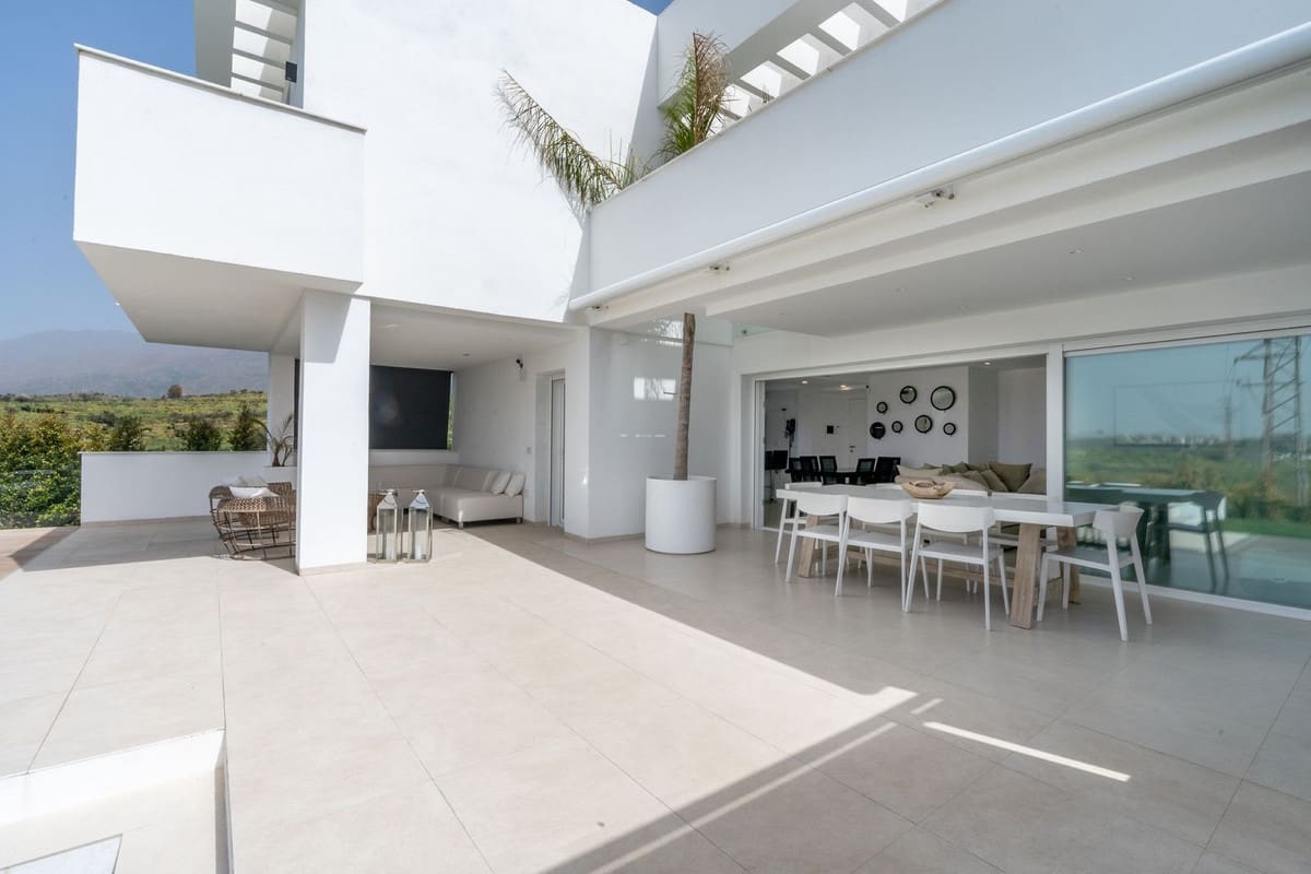 3 sypialnia Willa na sprzedaż w Estepona z basenem garażem - 2 200 000 € (Ref: 9628083)