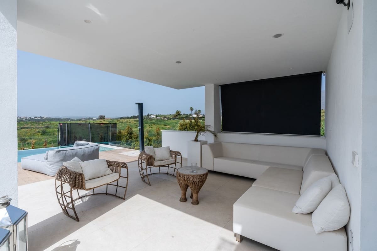 3 sypialnia Willa na sprzedaż w Estepona z basenem garażem - 2 200 000 € (Ref: 9628083)