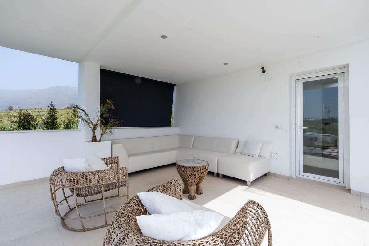 3 sypialnia Willa na sprzedaż w Estepona z basenem garażem - 2 200 000 € (Ref: 9628083)