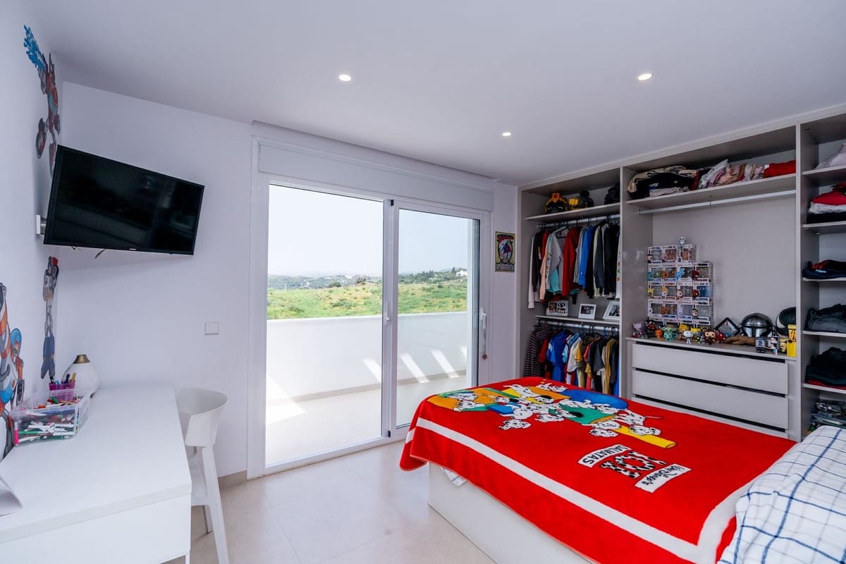 3 sypialnia Willa na sprzedaż w Estepona z basenem garażem - 2 200 000 € (Ref: 9628083)