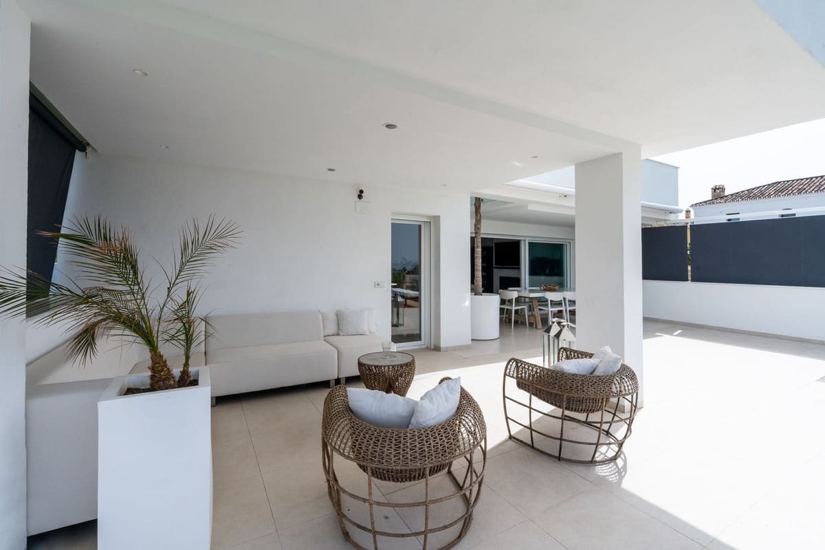 3 sypialnia Willa na sprzedaż w Estepona z basenem garażem - 2 200 000 € (Ref: 9628083)