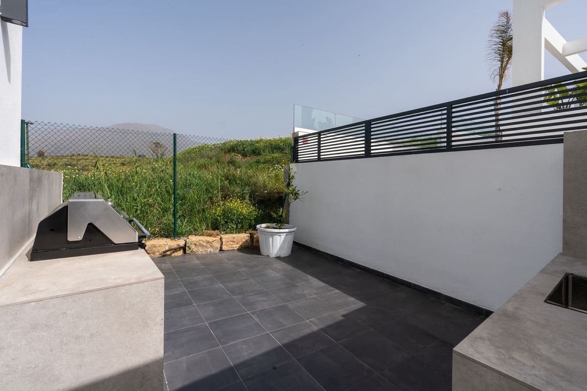 3 sypialnia Willa na sprzedaż w Estepona z basenem garażem - 2 200 000 € (Ref: 9628083)
