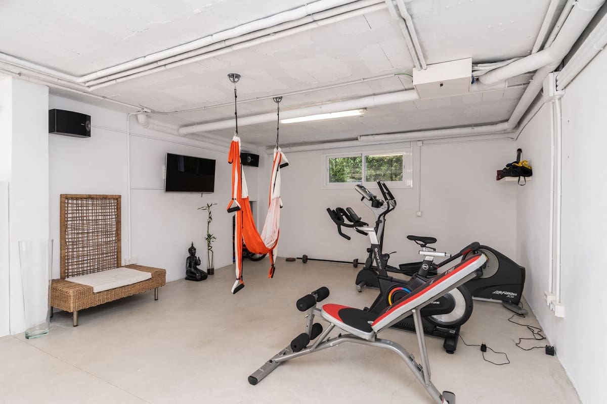 3 sypialnia Willa na sprzedaż w Estepona z basenem garażem - 2 200 000 € (Ref: 9628083)