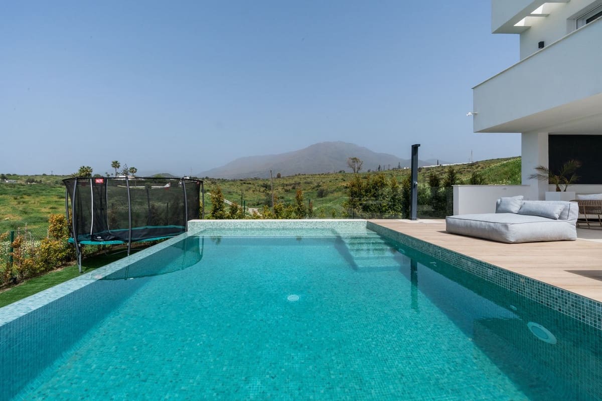3 sypialnia Willa na sprzedaż w Estepona z basenem garażem - 2 200 000 € (Ref: 9628083)