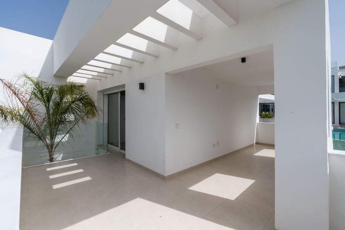 3 sypialnia Willa na sprzedaż w Estepona z basenem garażem - 2 200 000 € (Ref: 9628083)