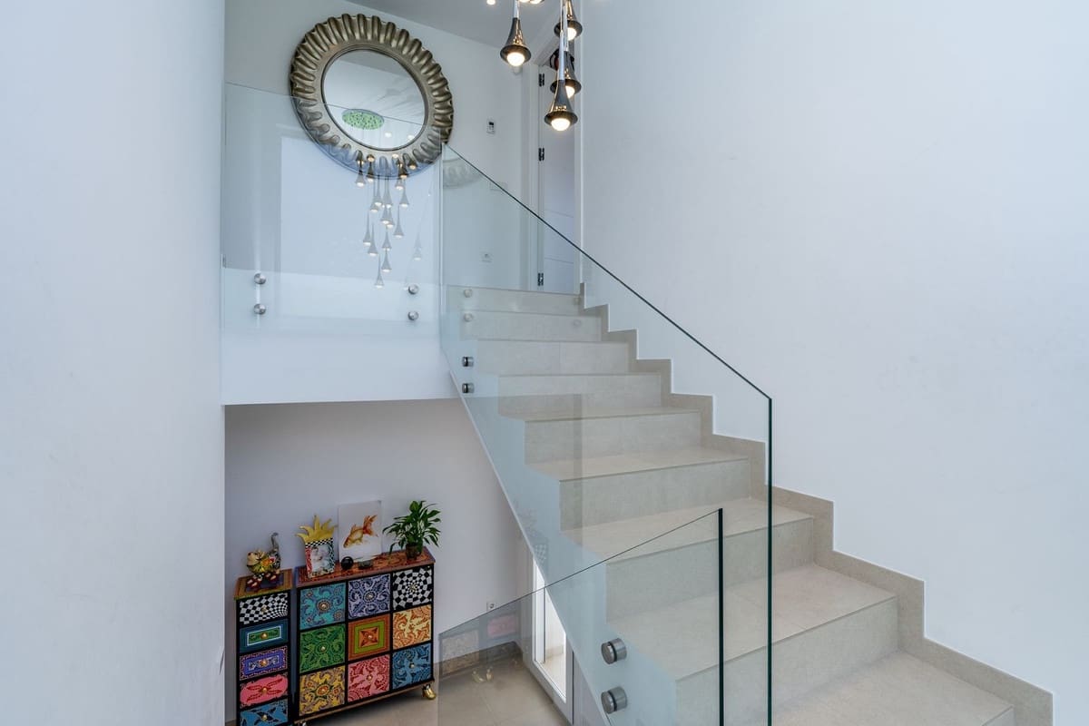 3 sypialnia Willa na sprzedaż w Estepona z basenem garażem - 2 200 000 € (Ref: 9628083)