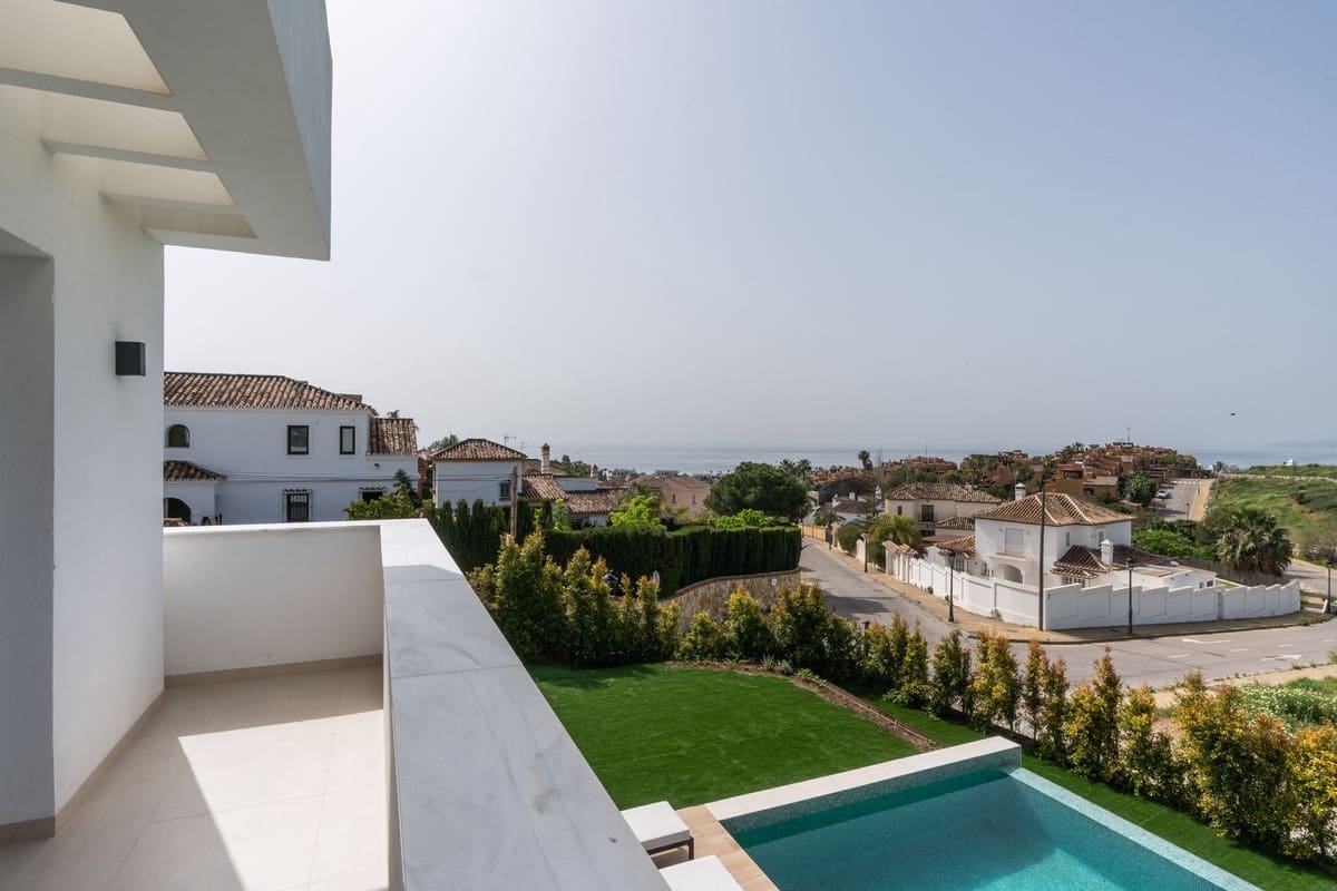 3 sypialnia Willa na sprzedaż w Estepona z basenem garażem - 2 200 000 € (Ref: 9628083)