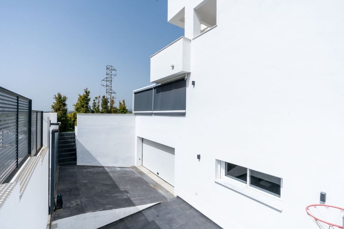 3 sypialnia Willa na sprzedaż w Estepona z basenem garażem - 2 200 000 € (Ref: 9628083)