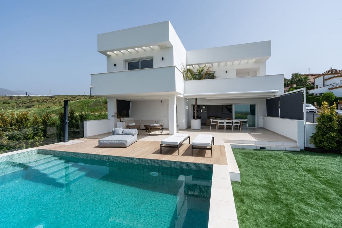 3 sypialnia Willa na sprzedaż w Estepona z basenem garażem - 2 200 000 € (Ref: 9628083)