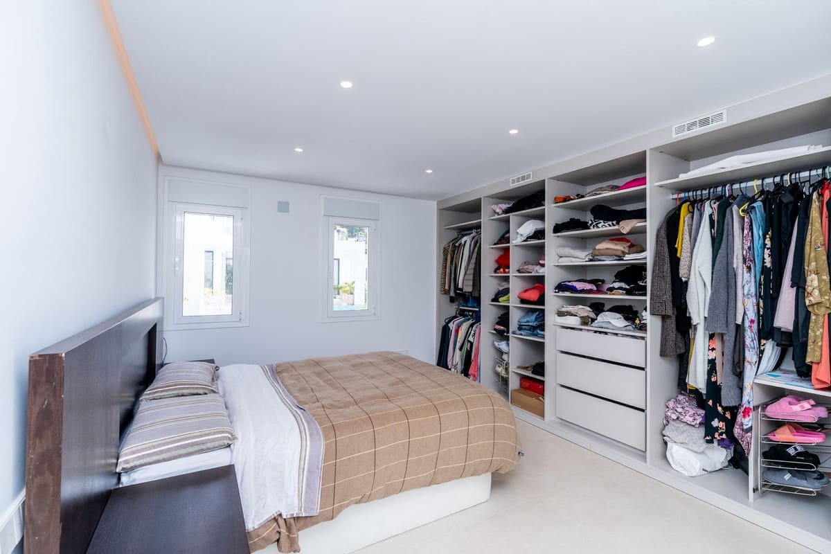 3 sypialnia Willa na sprzedaż w Estepona z basenem garażem - 2 200 000 € (Ref: 9628083)