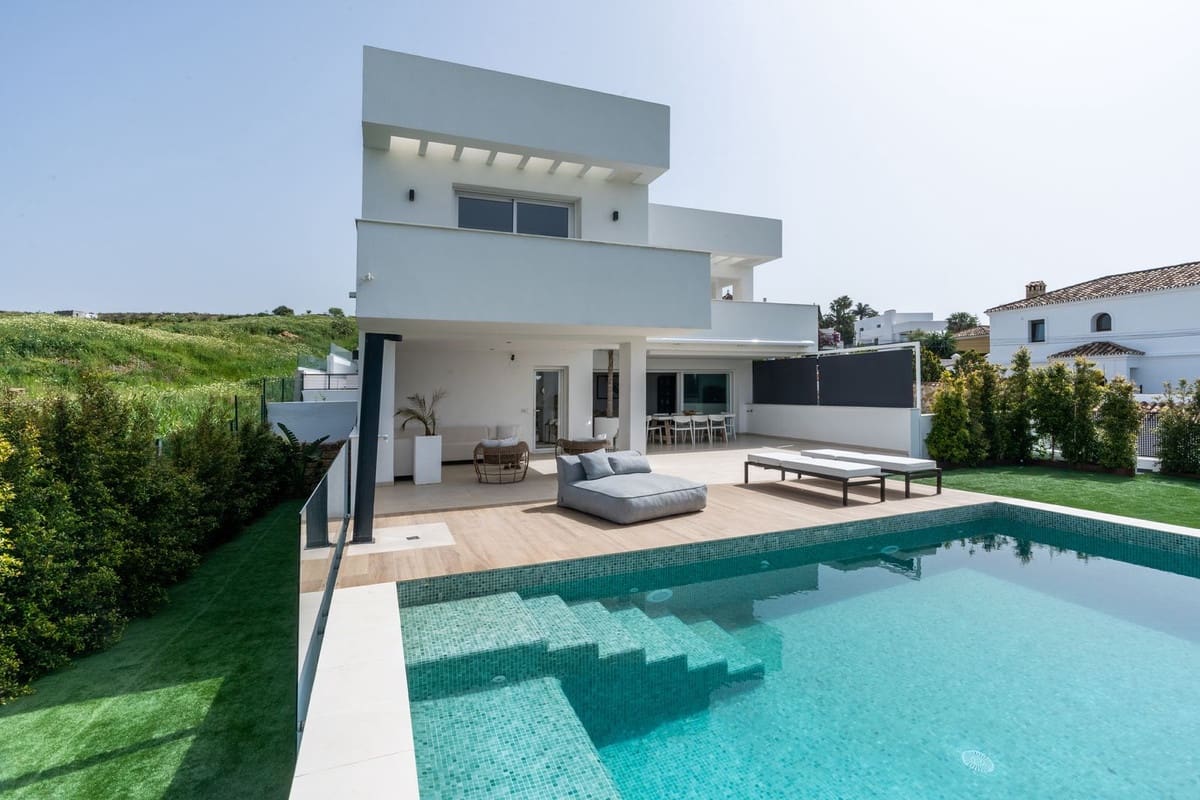 3 sypialnia Willa na sprzedaż w Estepona z basenem garażem - 2 200 000 € (Ref: 9628083)