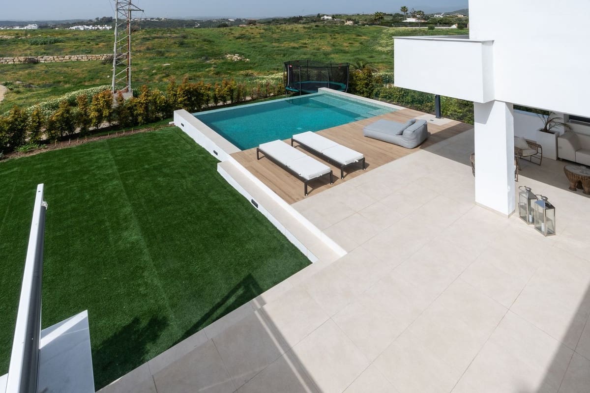 3 sypialnia Willa na sprzedaż w Estepona z basenem garażem - 2 200 000 € (Ref: 9628083)