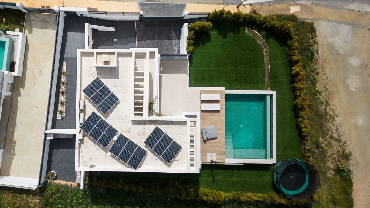 3 sypialnia Willa na sprzedaż w Estepona z basenem garażem - 2 200 000 € (Ref: 9628083)