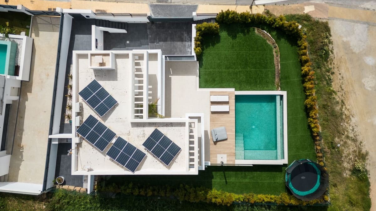 3 sypialnia Willa na sprzedaż w Estepona z basenem garażem - 2 200 000 € (Ref: 9628083)