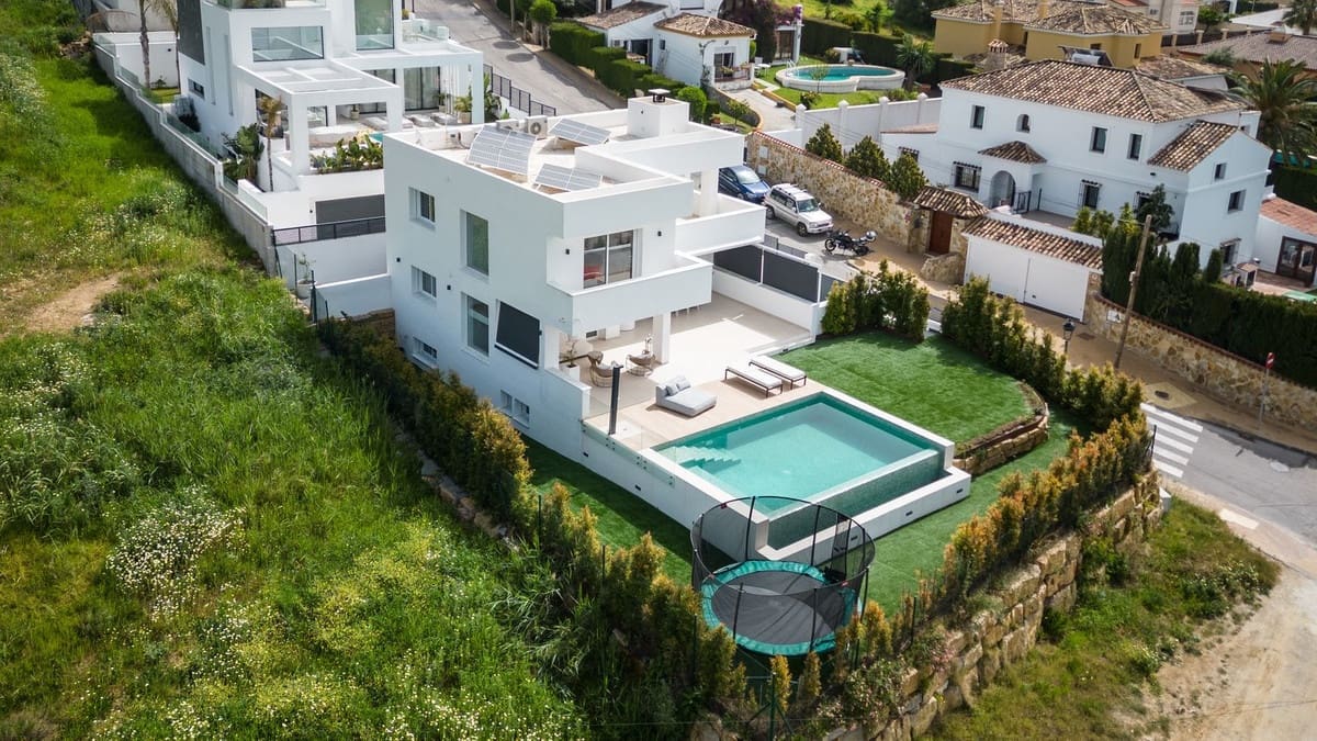 3 sypialnia Willa na sprzedaż w Estepona z basenem garażem - 2 200 000 € (Ref: 9628083)