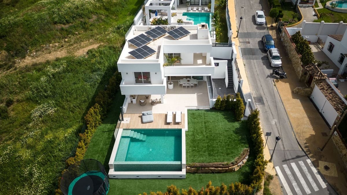 3 sypialnia Willa na sprzedaż w Estepona z basenem garażem - 2 200 000 € (Ref: 9628083)