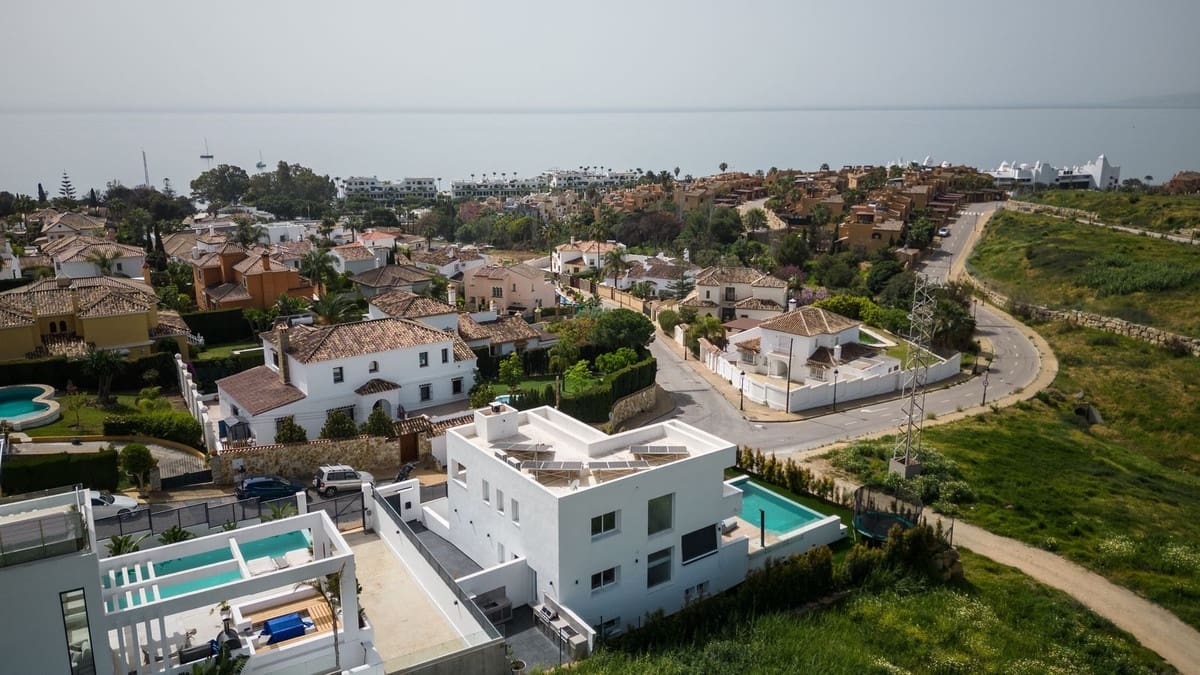 3 sypialnia Willa na sprzedaż w Estepona z basenem garażem - 2 200 000 € (Ref: 9628083)