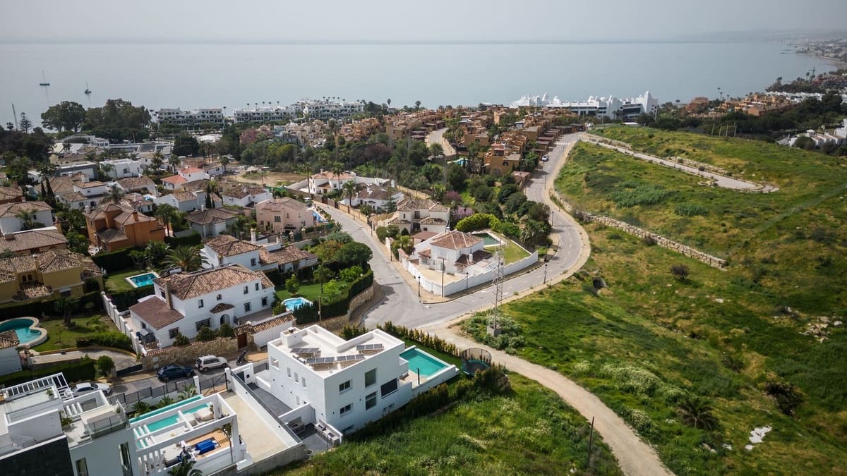 3 sypialnia Willa na sprzedaż w Estepona z basenem garażem - 2 200 000 € (Ref: 9628083)
