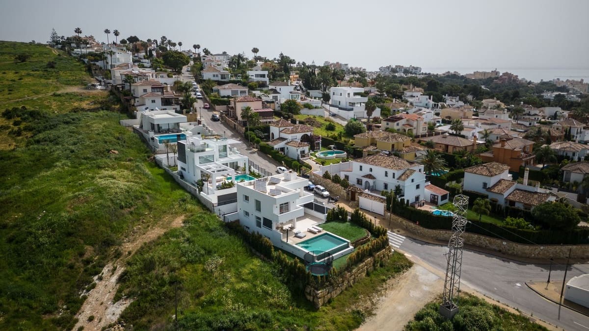 3 sypialnia Willa na sprzedaż w Estepona z basenem garażem - 2 200 000 € (Ref: 9628083)