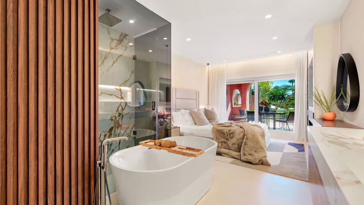 3 bedroom Apartment for sale in Estepona with pool garage - € 1,825,000 (Ref: 9628084)