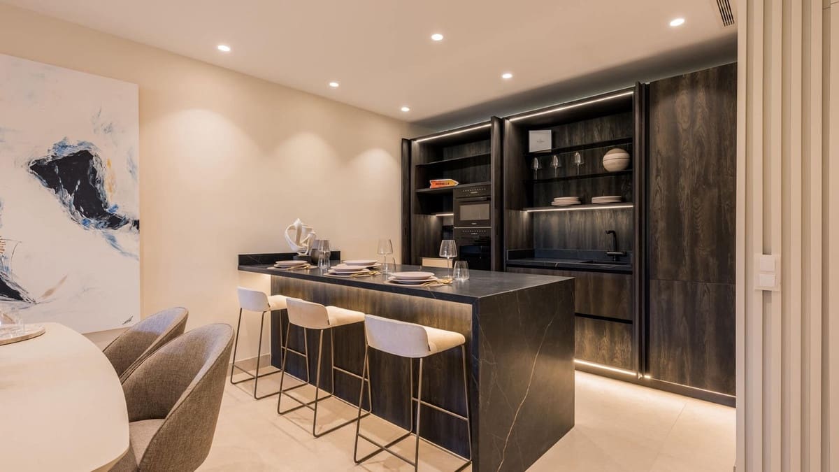 3 bedroom Apartment for sale in Estepona with pool garage - € 1,825,000 (Ref: 9628084)