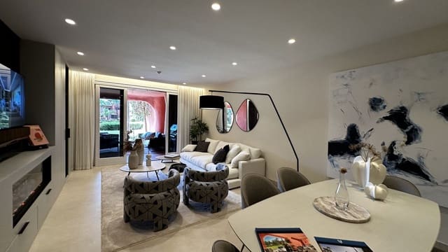 Apartamento de 3 habitaciones en Estepona en venta con piscina garaje - 1.825.000 € (Ref: 9628084)