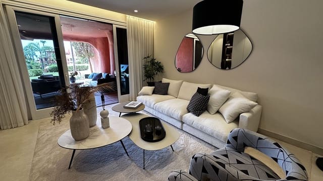 Apartamento de 3 habitaciones en Estepona en venta con piscina garaje - 1.825.000 € (Ref: 9628084)