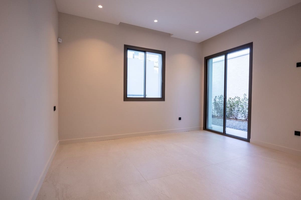 4 slaapkamer Villa te koop in Estepona met zwembad garage - € 1.695.000 (Ref: 9628085)