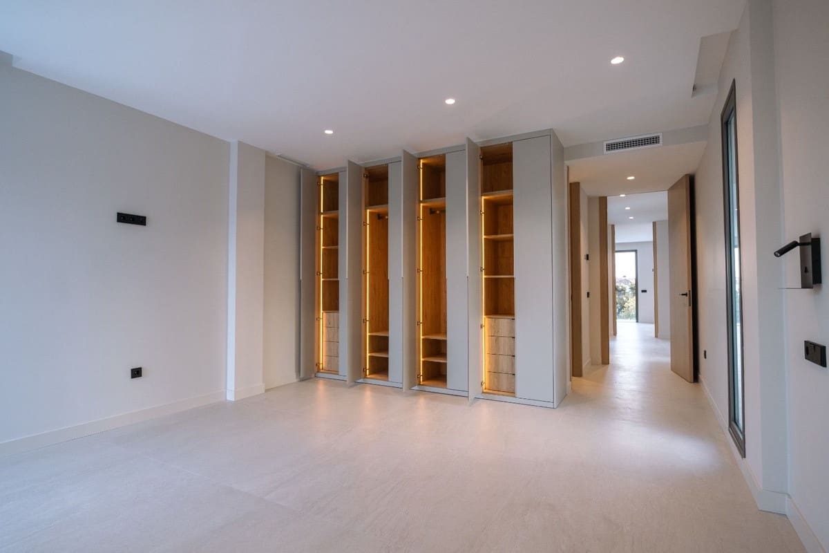 4 slaapkamer Villa te koop in Estepona met zwembad garage - € 1.695.000 (Ref: 9628085)