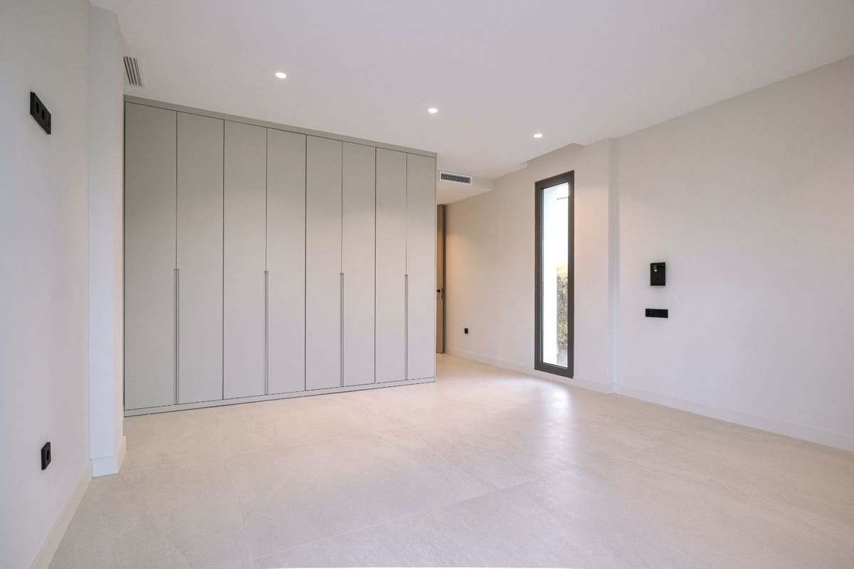 4 slaapkamer Villa te koop in Estepona met zwembad garage - € 1.695.000 (Ref: 9628085)