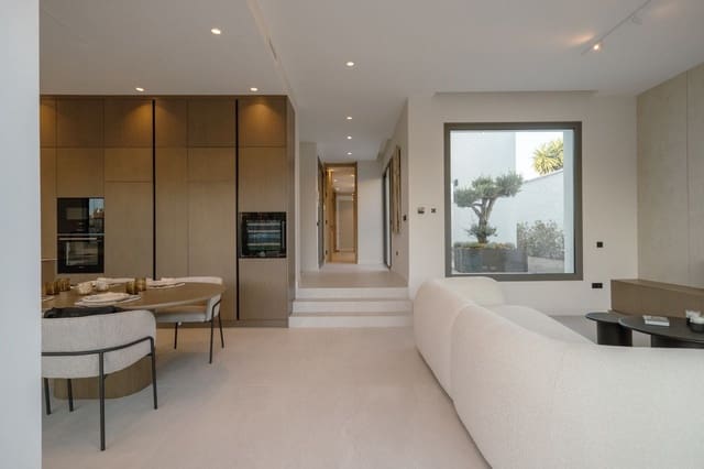 4 soverom Villa til salgs i Estepona med svømmebasseng garasje - € 1 695 000 (Ref: 9628085)